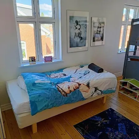 아파트 Stor Og Vildmarksbad - Plads Til To Familier