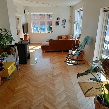 Stor Og Vildmarksbad - Plads Til To Familier 아파트 Hasselager